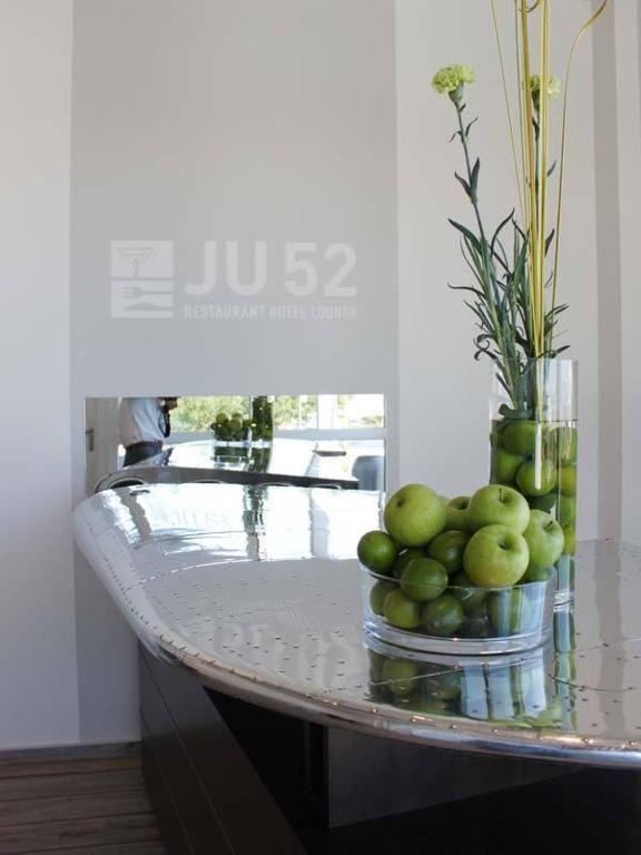 Ju52 Restaurant Hotel Lounge อาร์นส์แบร์ก ภายนอก รูปภาพ